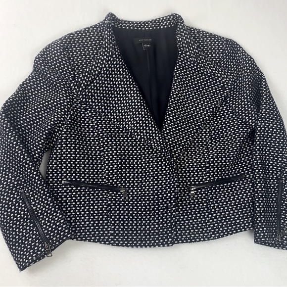 Ann Taylor Women's Navy and White Blazer - Picture 1 of 6
